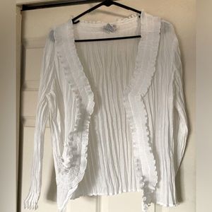 Medium white women’s top. Excellent condition.